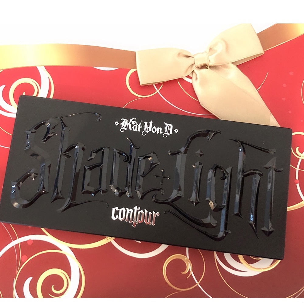 🆕Kat Von D Shade + Light Powder Contour Palette